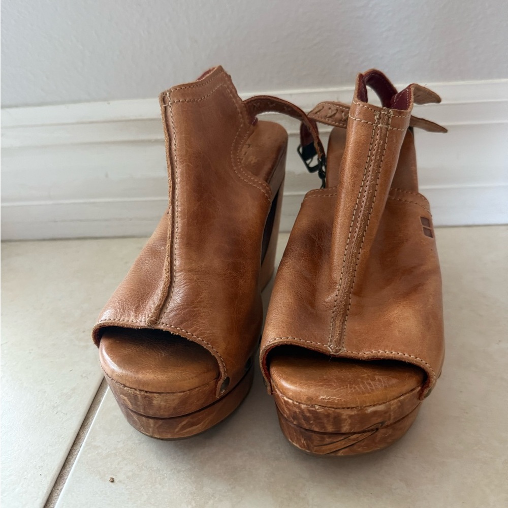 Bedstu Wood and Leather Wedges